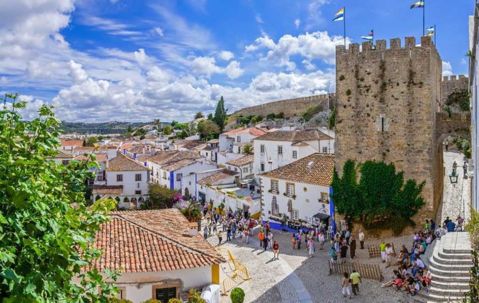 Óbidos, Alcobaça and Nazaré, Private Tour, Full Day