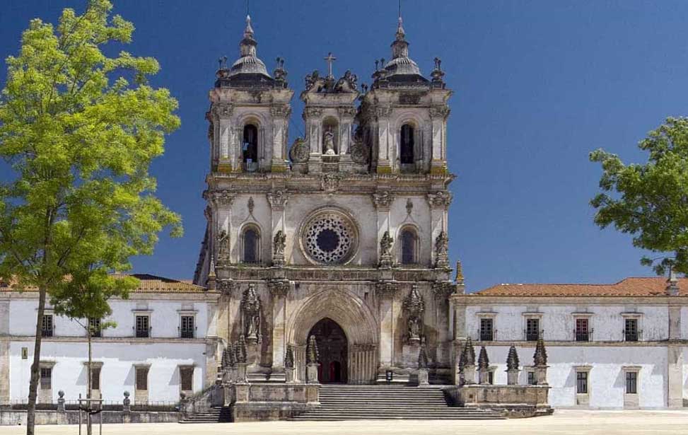 Alcobaça - Front Facade