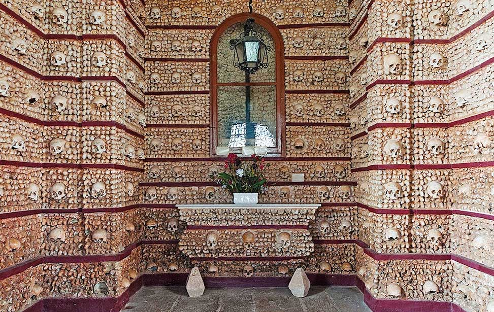 Igreja do Carmo - Chapel of Bones (Capela dos Ossos)