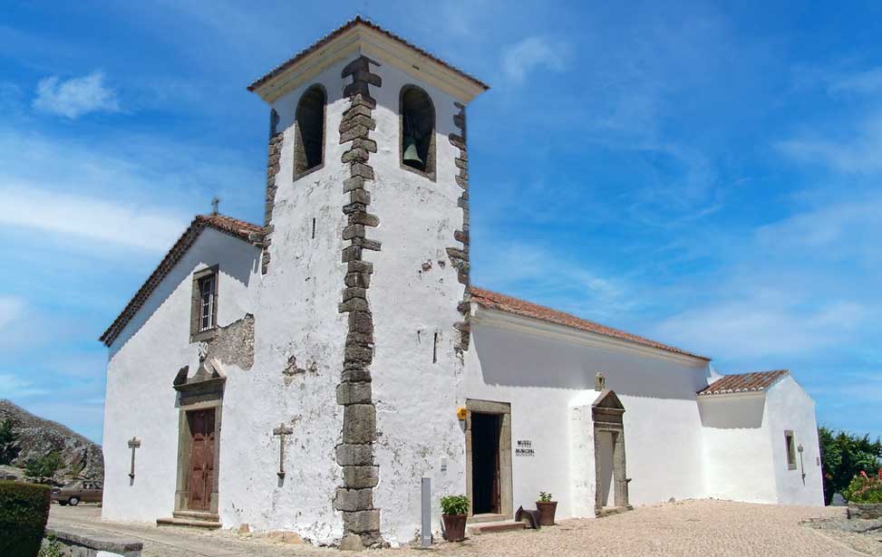 Igreja de Santa Maria & Municipal Museum